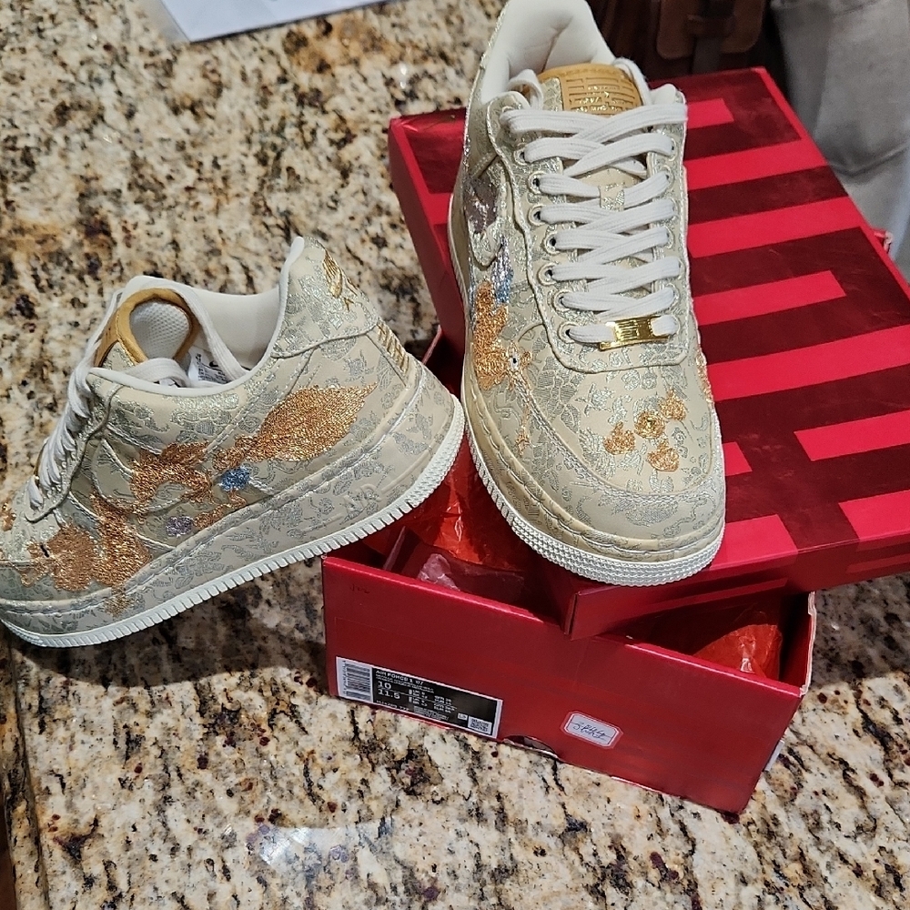 Floral Embroidered Sneakers Nike - Picture 5 of 8